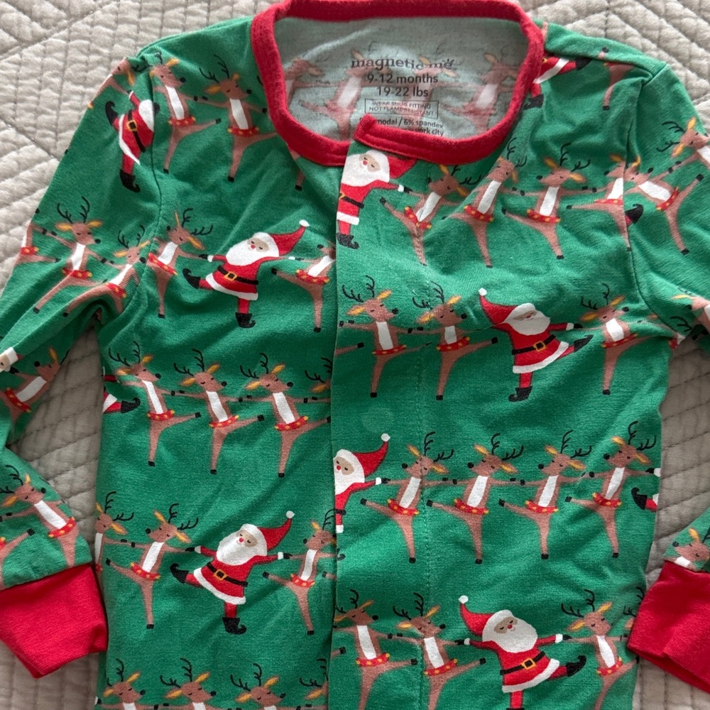 Magnetic Me Green and Red Santa & Reindeer Footie
